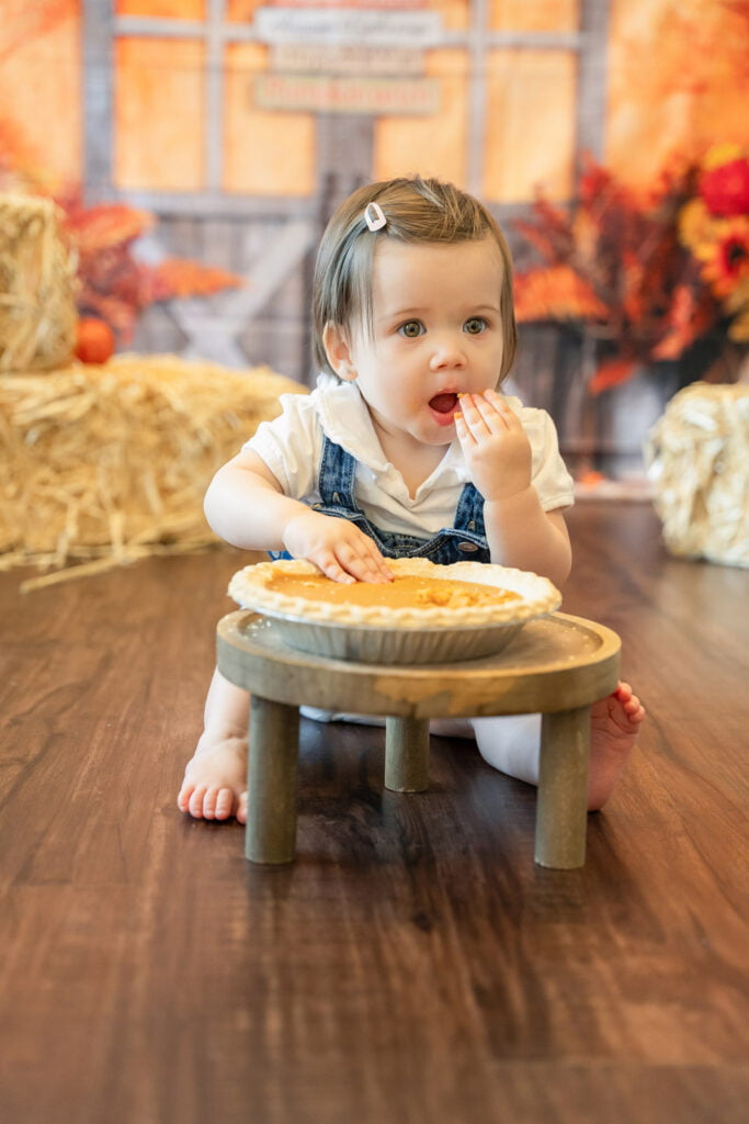 Cute and fun fall themed photoshoot mini session with pumpkin pie for inspiration